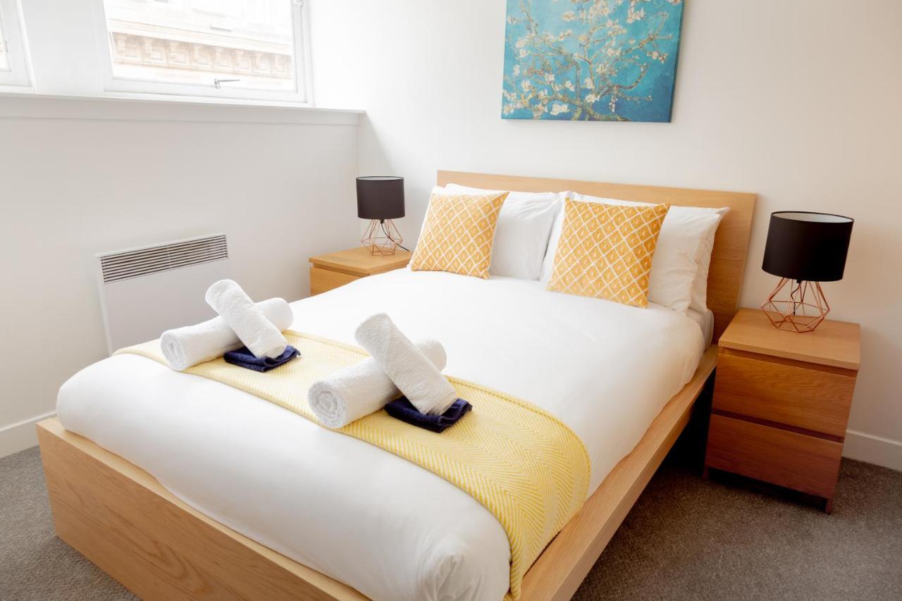Modern Merchant City Apartment By George Square Glasgow Exterior foto
